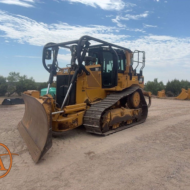 2015 CATERPILLAR D6T XL