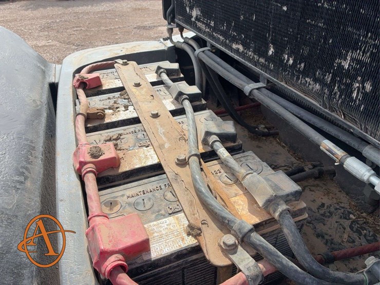 2005-challenger-cat-mt-855-b-belted-tractor-image-28