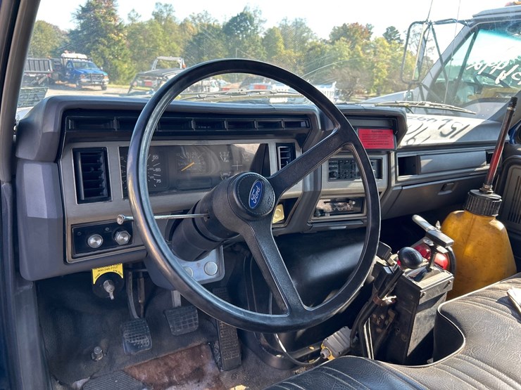 #90-•-1990-ford-f800-truck-image-13