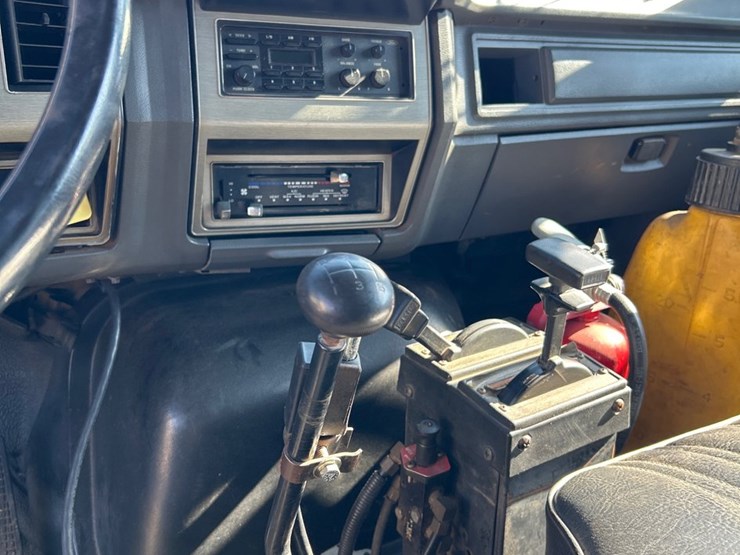 #90-•-1990-ford-f800-truck-image-12