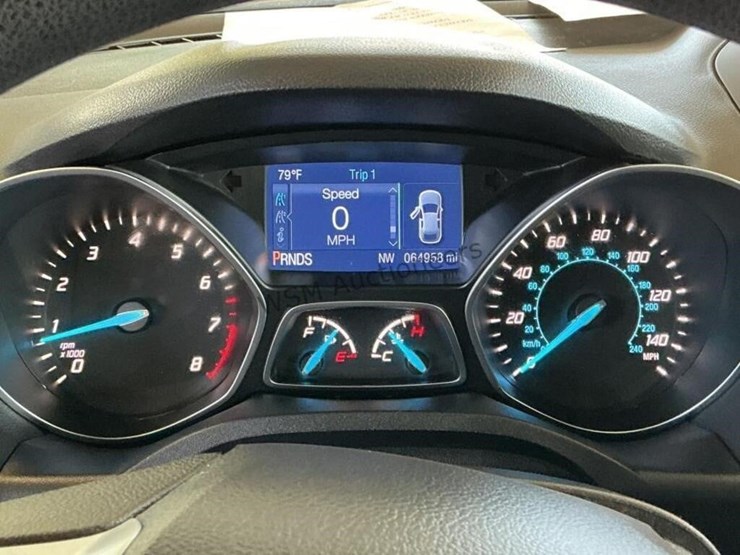 2015-ford-escape-suv-image-17
