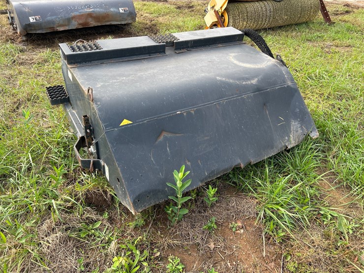 #42-•-caterpillar-quick-connect-sweeper-bucket-image-3