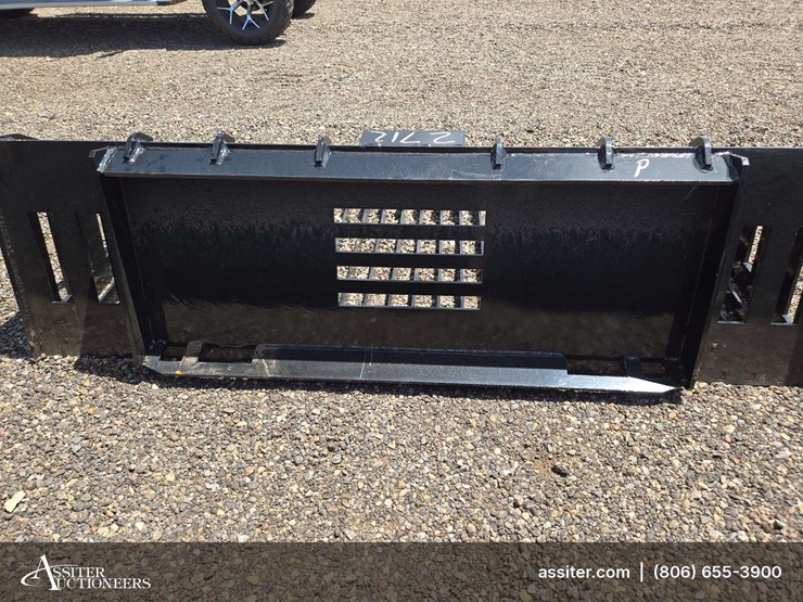 giyi-skid-steer-(66")-rock-bucket-image-6