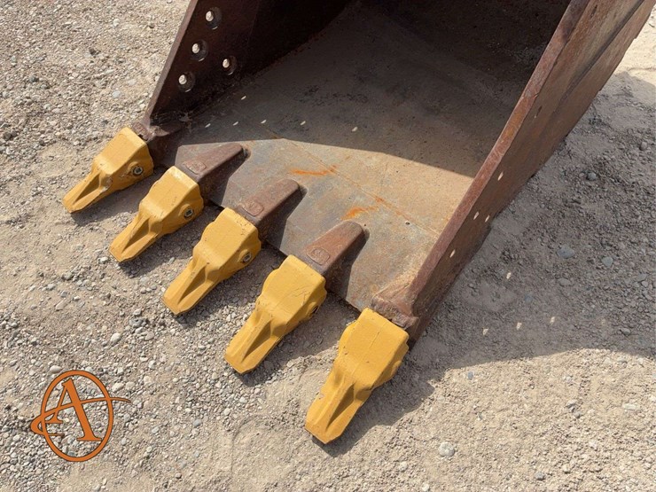 2017-caterpillar-323-image-9