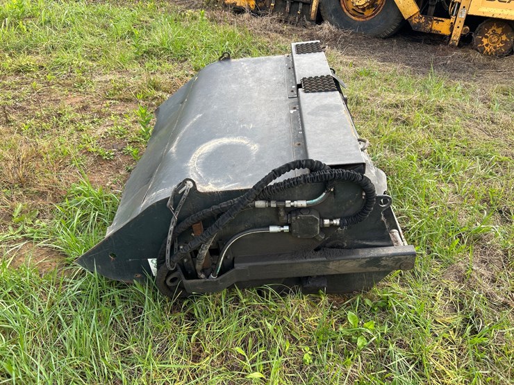 #42-•-caterpillar-quick-connect-sweeper-bucket-image-6