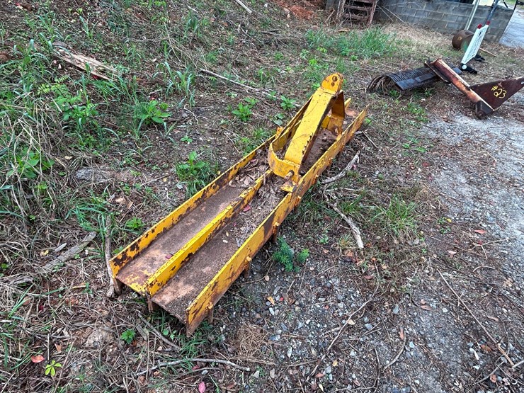 #22-•-3-point-9’-ripper-attachment-image-7