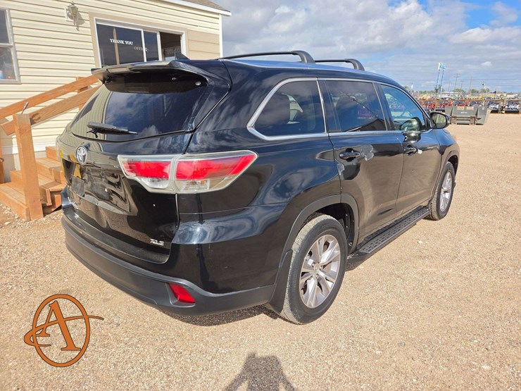 2015-toyota-highlander-xle-image-2