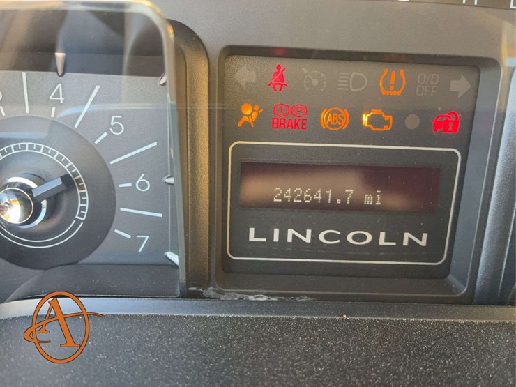 2008-lincoln-navigator-l-image-34