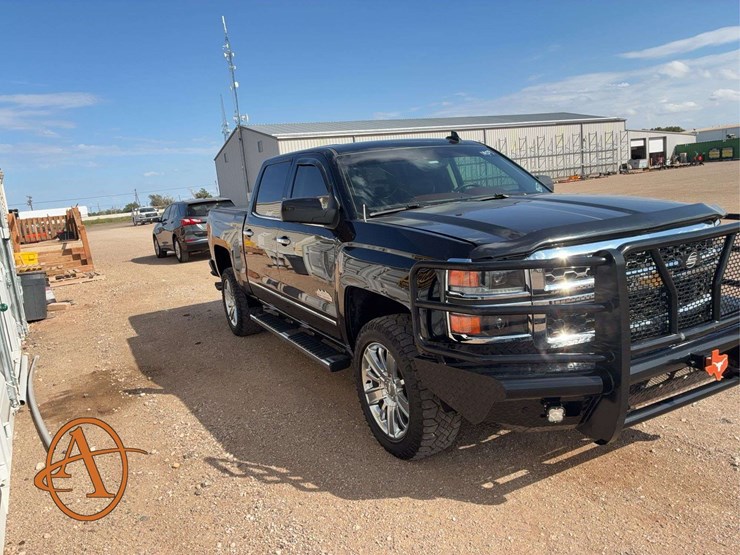 2015-chevrolet-silverado-1500-high-country-image-2