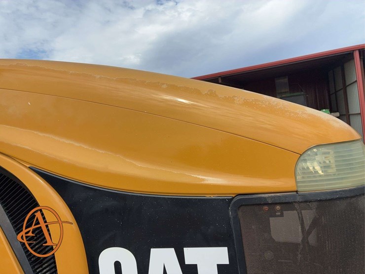2005-challenger-cat-mt-855-b-belted-tractor-image-9