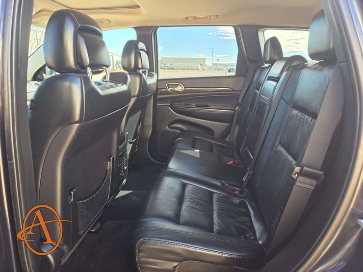 2013-jeep-grand-cherokee-laredo-image-12