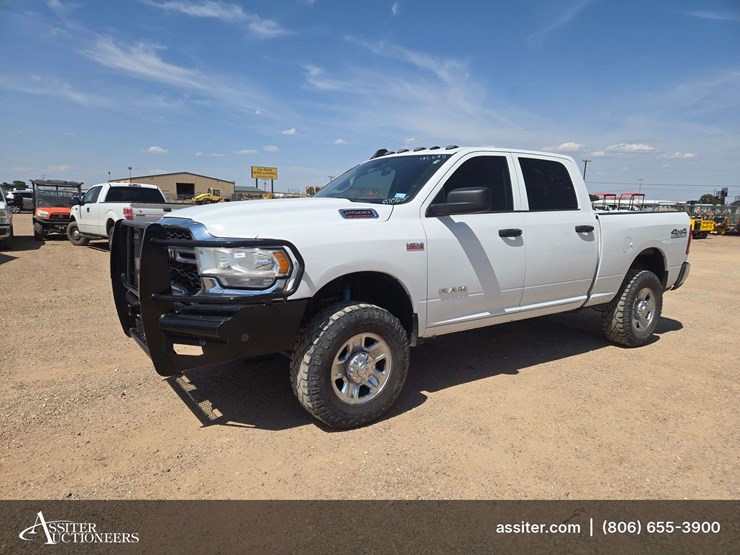 2020-ram-2500-tradesman-image-1