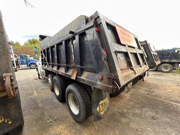 #77-•-2001-sterling-l9511-truck-image-2