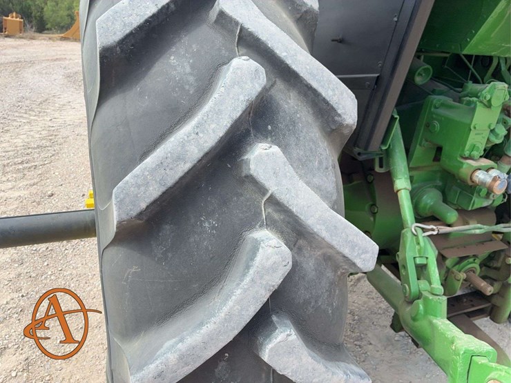 1980-john-deere-4440-image-34