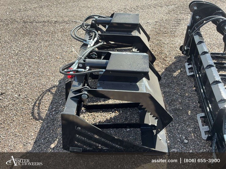 future-skid-steer-hollow-wood-grabber-image-2