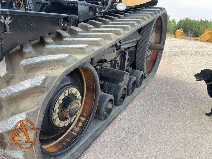 2005-challenger-cat-mt-855-b-belted-tractor-image-5