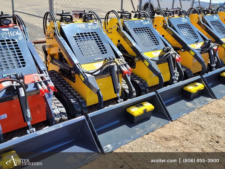 2026-zjz-380-mini-skid-steer-loader-image-3