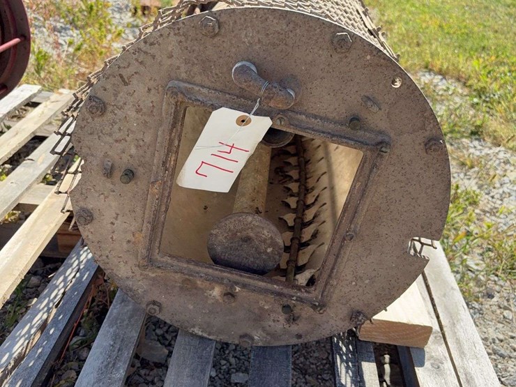visible-pump-top-with-cylinder-image-4