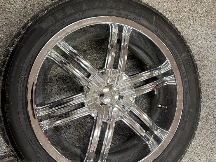 4---20"-polished-aluminum-wheels-with-uniroyal-p245/50r20-tires-image-8
