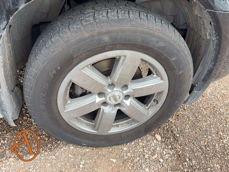 2011-nissan-armada-image-40