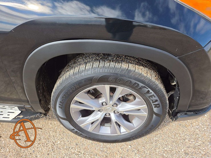 2015-toyota-highlander-xle-image-30