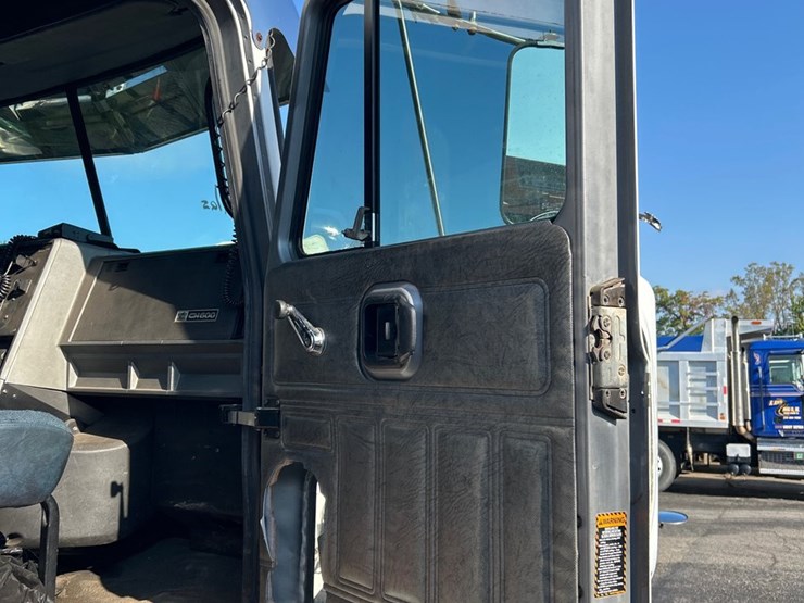 #85-•-2000-mack-ch613-truck-image-19