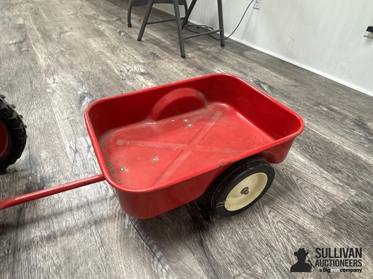 international-nf-pedal-tractor-&-wagon-image-5