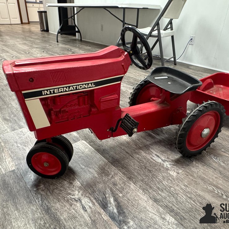 International NF Pedal Tractor & Wagon