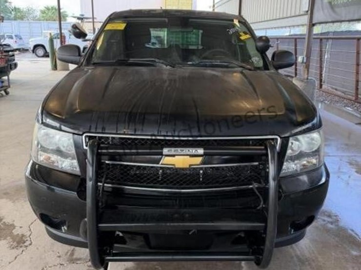 2014-chevrolet-tahoe-suv-image-3