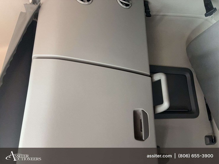 2019-volvo-vnl-tandem-axle-dual-conventional-new-generation-tractor-truck-image-28