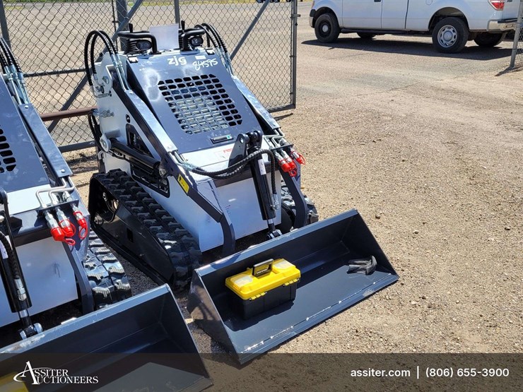 2026-zjz-380-mini-skid-steer-loader-image-3