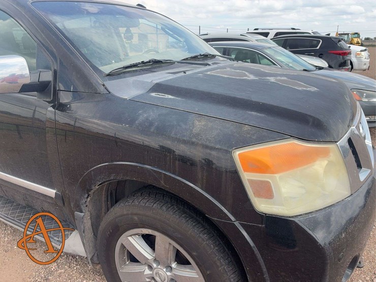 2011-nissan-armada-image-9