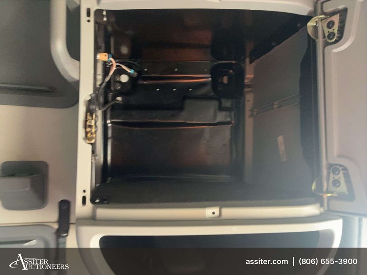 2019-volvo-vnl-tandem-axle-dual-conventional-new-generation-tractor-truck-image-37