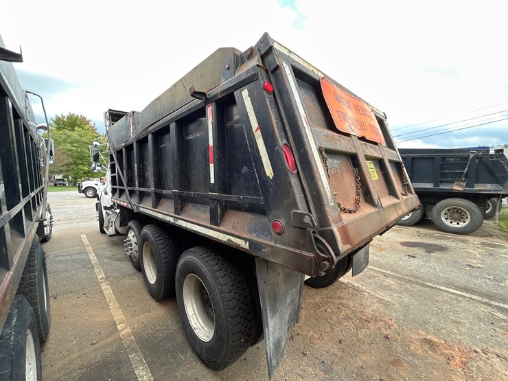 #78-•-2001-sterling-l9511-truck-image-2