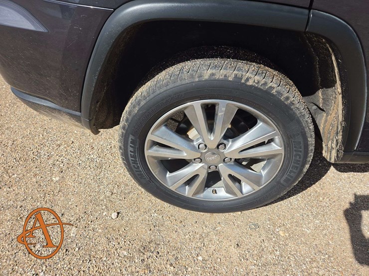 2013-jeep-grand-cherokee-laredo-image-27