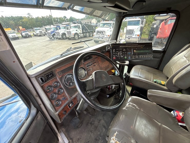 #75-•-2004-kenworth-t300-truck-image-13