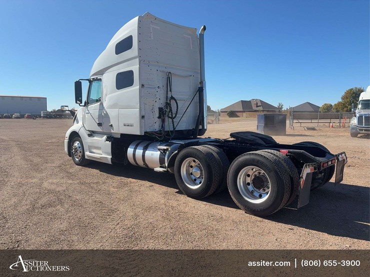 2019-volvo-vnl-tandem-axle-dual-conventional-new-generation-tractor-truck-image-4