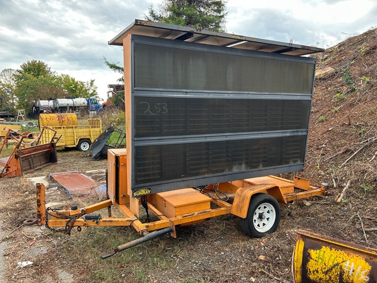 #15-•-trailer-mounted-electric-traffic-display-sign-image-2