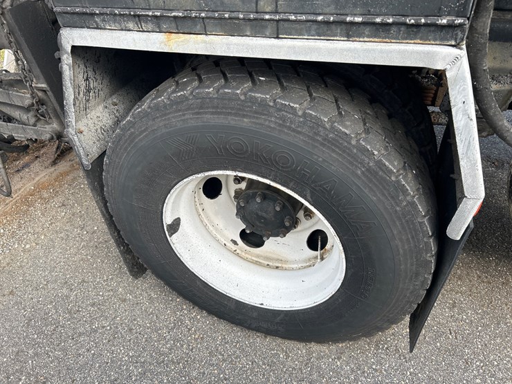 #74-•-1997-ford-f800-truck-image-10