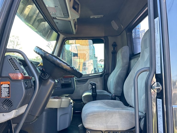 #86-•-2007-volvo-vt-truck-image-21