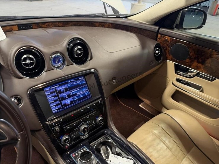 2012-jaguar-xjl-portfolio-sdn-image-20