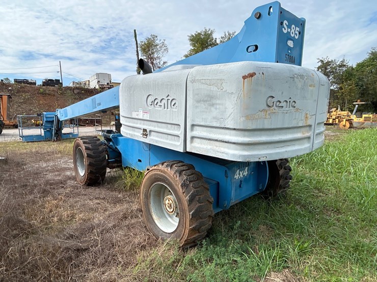 #52-•-genie-s85-boom-lift-image-3