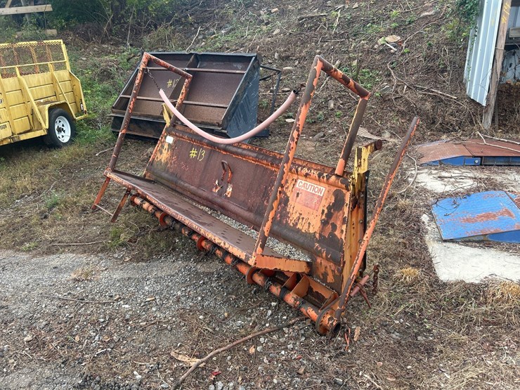 #13-•-dump-truck-gravity-fed-tailgate-image-1