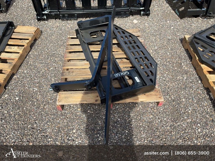 future-ft-dhc-skid-steer-forks-image-1