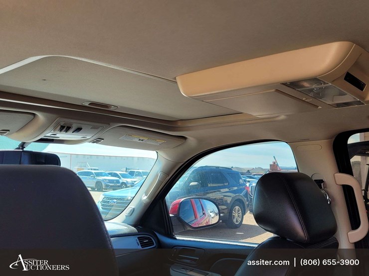 2013-chevrolet-suburban-1500-image-9