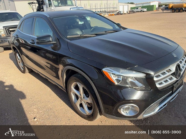 2020-mercedes-benz-gla250-image-2