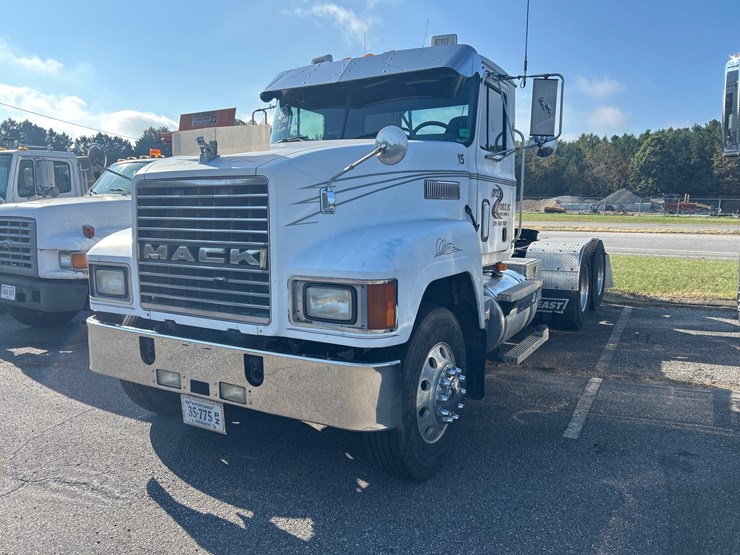 #85-•-2000-mack-ch613-truck-image-1