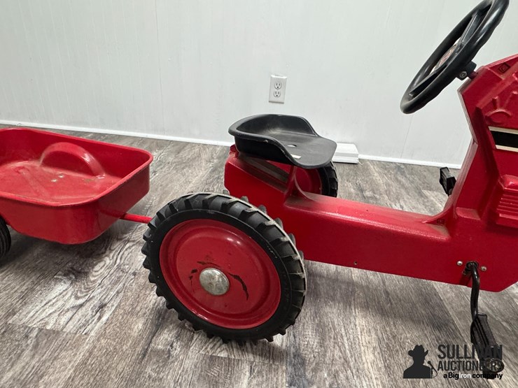 international-nf-pedal-tractor-&-wagon-image-9