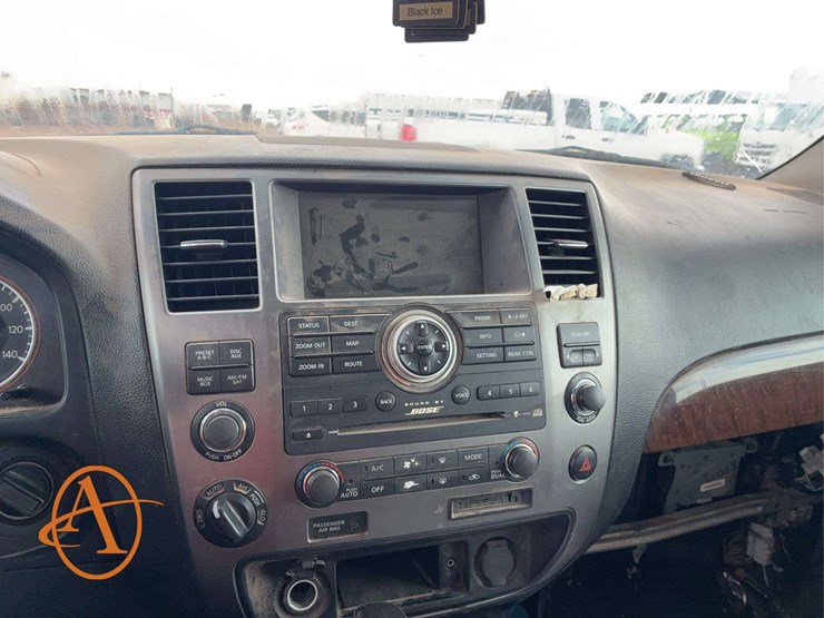 2011-nissan-armada-image-25