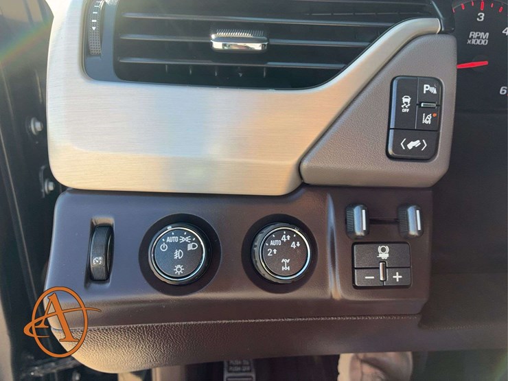2015-gmc-yukon-denali-image-30